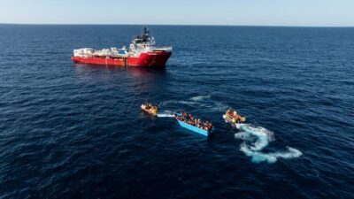 Akdeniz’de düzensiz göçmenleri taşıyan teknenin