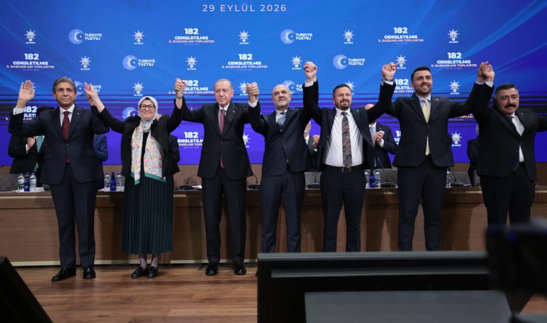 Balıkesir’de Denge Değişti: Marmara Adalar Belediye Başkanı Aydın Dinçer AK Parti’ye Katıldı. Dinçer’in parti rozeti, Cumhurbaşkanı