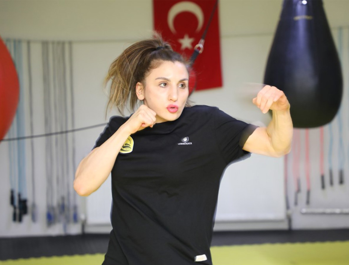 Bayburtlu Milli Boksör Elif Nur Turhan ABD’deki Büyük Maç İçin Geri Sayıma Geçti