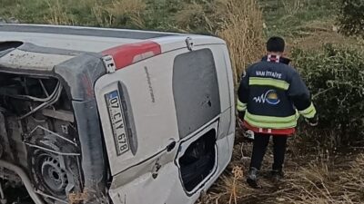   Van’ın Gevaş ilçesinde minibüsün