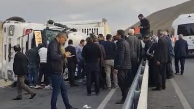 Van’ın Gürpınar ilçesinde tırın devrilmesi