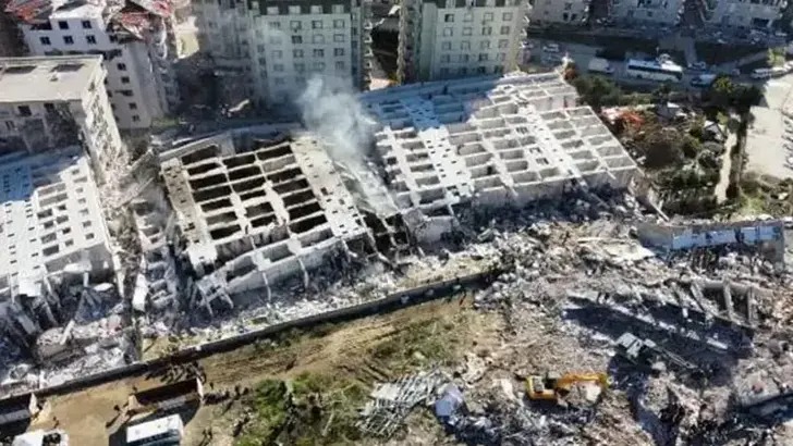 Rönesans Rezidans Davasında Kritik Gelişme: Eski Belediye Başkanının Dosyası Ana Dava İle Birleştirildi Hatay’da 269 kişiye mezar