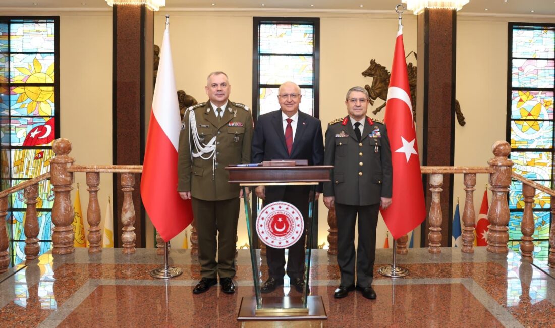 Milli Savunma Bakanı Yaşar