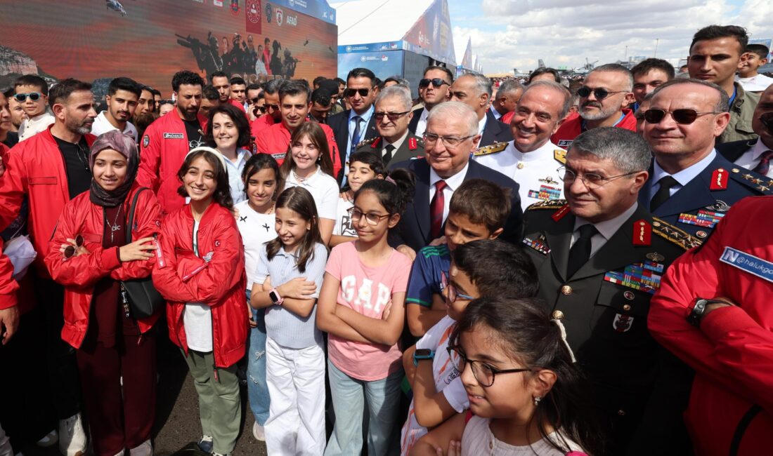 Milli Savunma Bakanı Yaşar