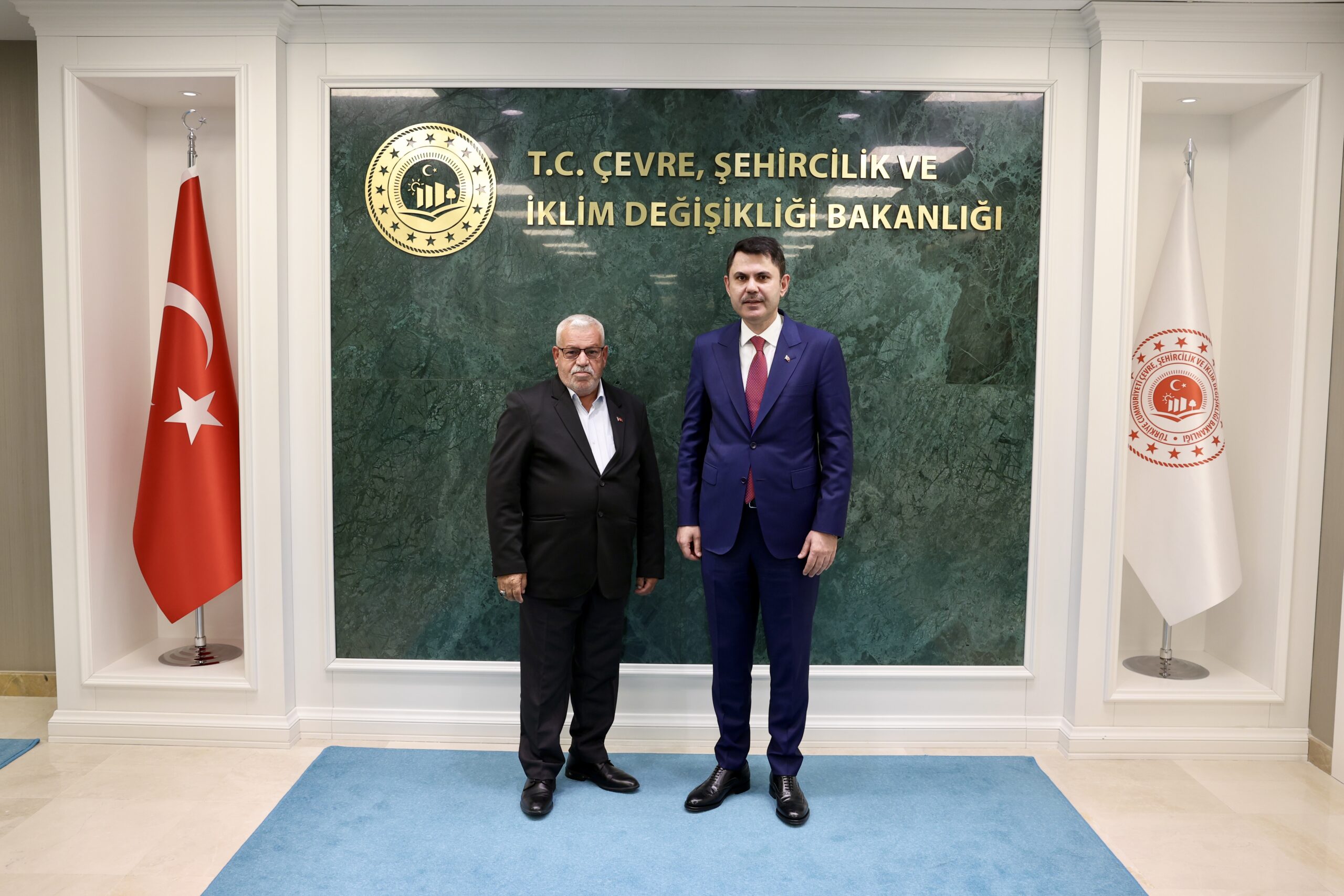 Bakan Kurum Depremzede Bayram Kahraman’ı Bakanlıkta Ağırladı