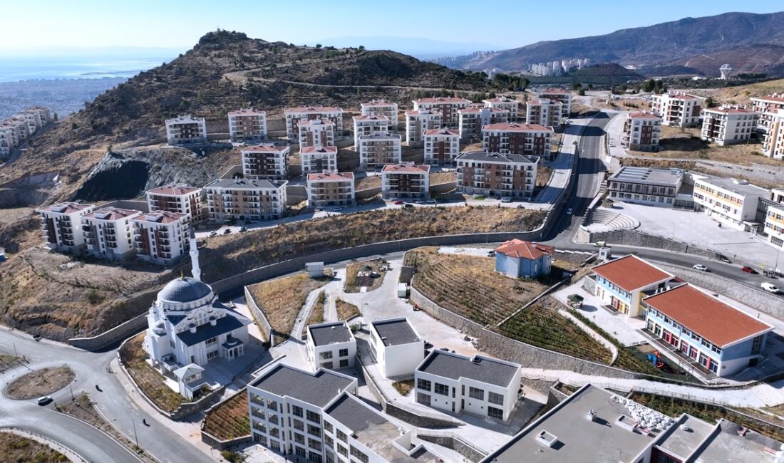 Bakan Kurum’dan İzmir’e Afetlere Dirençli Şehir Sözü İzmir depreminin ardından yürütülen