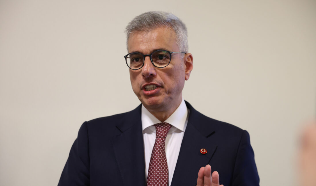 Sağlık Bakanı Kemal Memişoğlu,