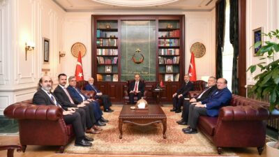 Kızılçam Platformu temsilcilerinden oluşan heyet,