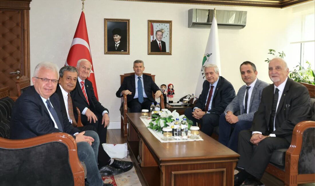 Artvin Valisi Dr. Turan