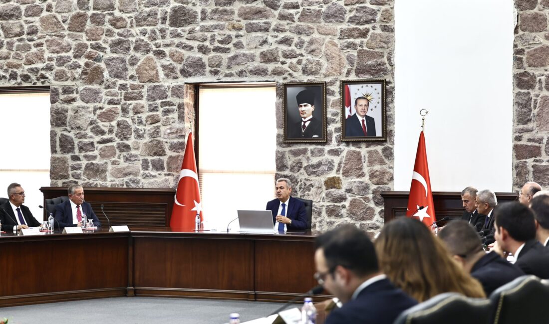 İzmir Valisi Süleyman Elban Kaymakamlarla Değerlendirme Toplantısı Gerçekleştirdi İzmir Valisi Dr. Süleyman