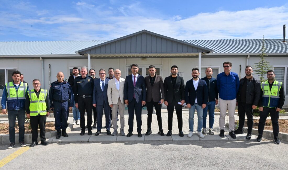 Uşak Valisi Dr. Serdar