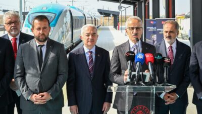 Ulaştırma ve Altyapı Bakanı Abdulkadir
