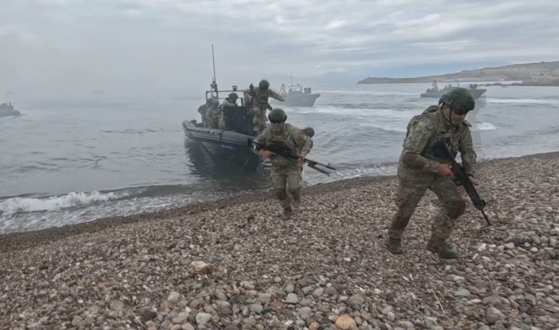 İzmir Foça’da Komandolardan Nefes Kesen Deniz Hücum Harekatı Eğitimi İzmir’in Foça ilçesinde konuşlu