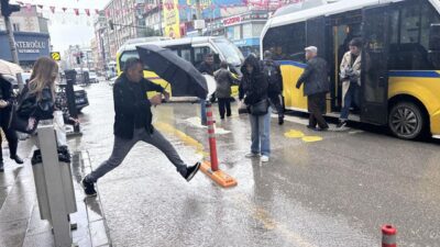   Van’da aniden bastıran yağmur,
