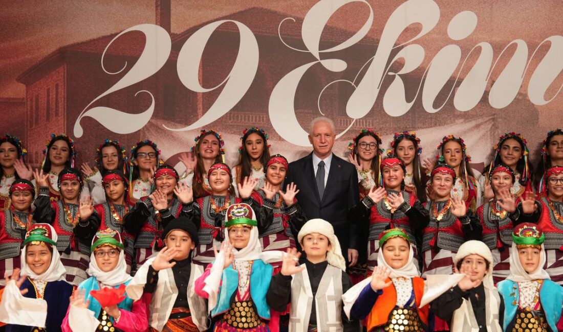 İstanbul’da Cumhuriyet’in 103. Yılı Büyük Bir Coşkuyla Kutlandı İstanbul Valisi Davut Gül,