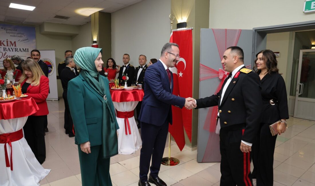 Ardahan’da 29 Ekim Cumhuriyet Bayramı Coşkusu: Resmi Kabul Töreni Düzenlendi Ardahan Valiliği tarafından 29
